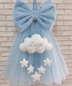 Fiocco nascita di tulle celeste con nuvola e stelline.