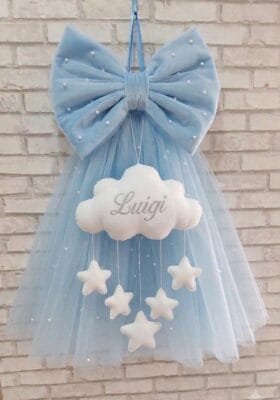 Fiocco nascita di tulle celeste con nuvola e stelline.